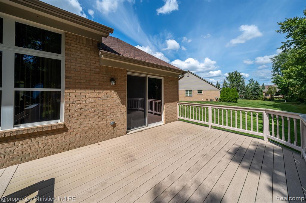 43450 COVE Drive, Clinton Twp, MI 48038 — Photo 22
