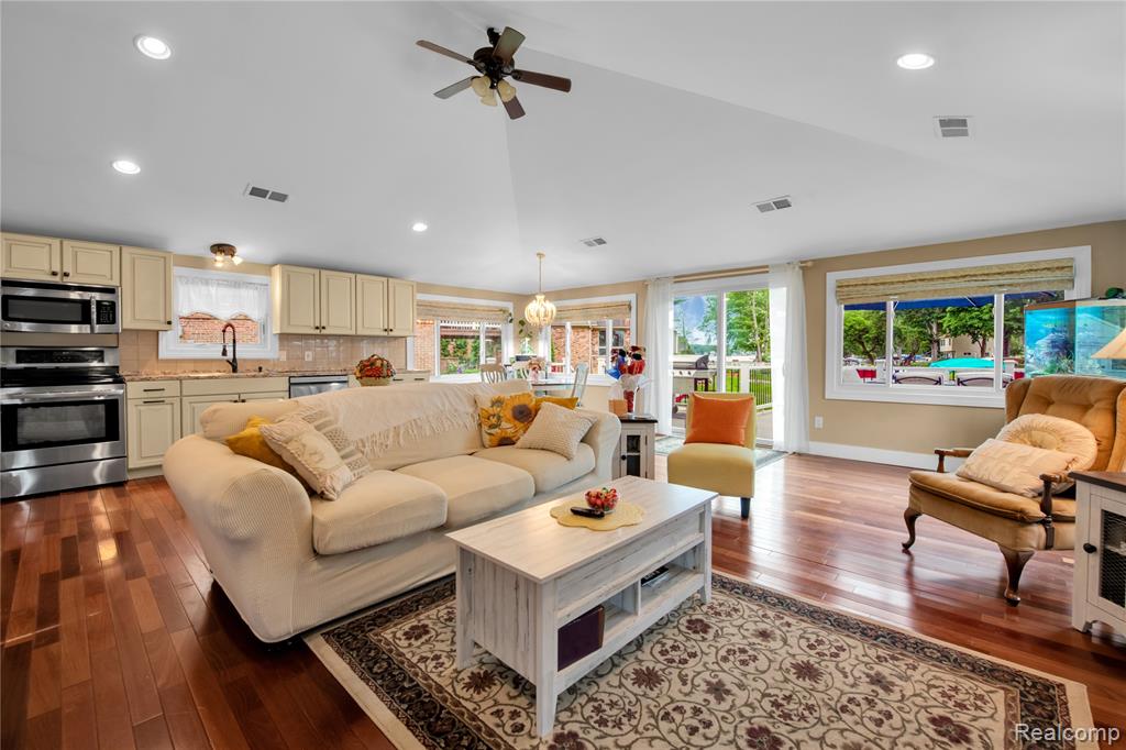 8320 Lagoon Street, Commerce Twp, MI 48382 — Photo 14