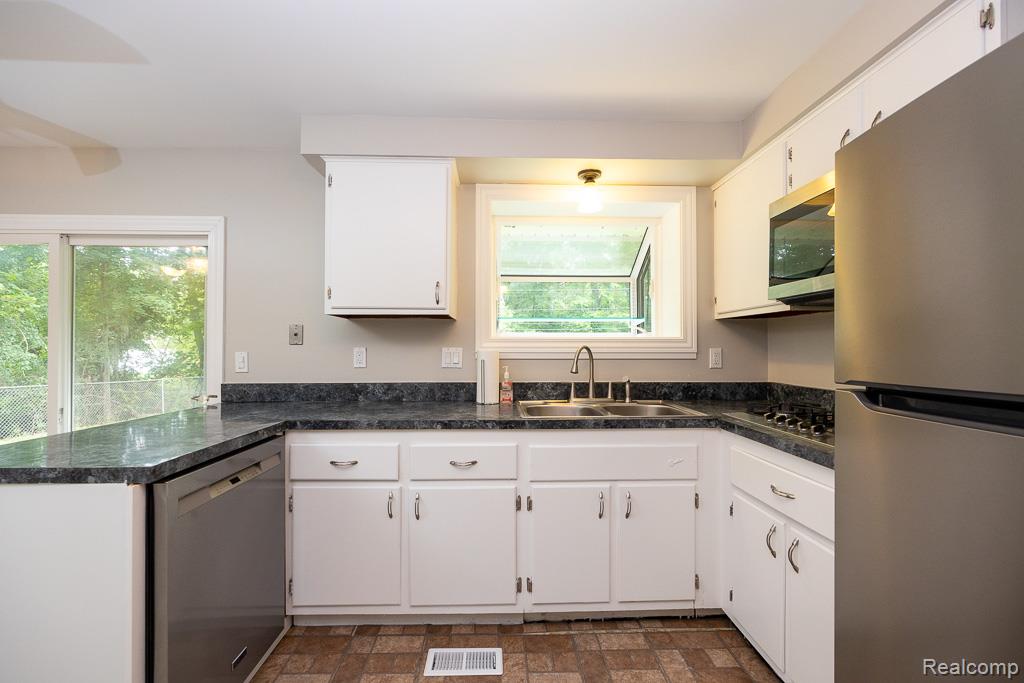 8040 Alton Street, Canton, MI 48187 — Photo 9