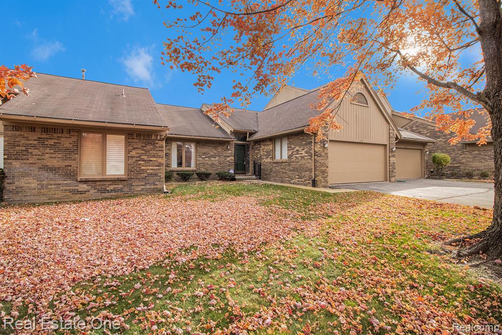 6121 Westbrooke Drive, 7, West Bloomfield, MI — Photo 3