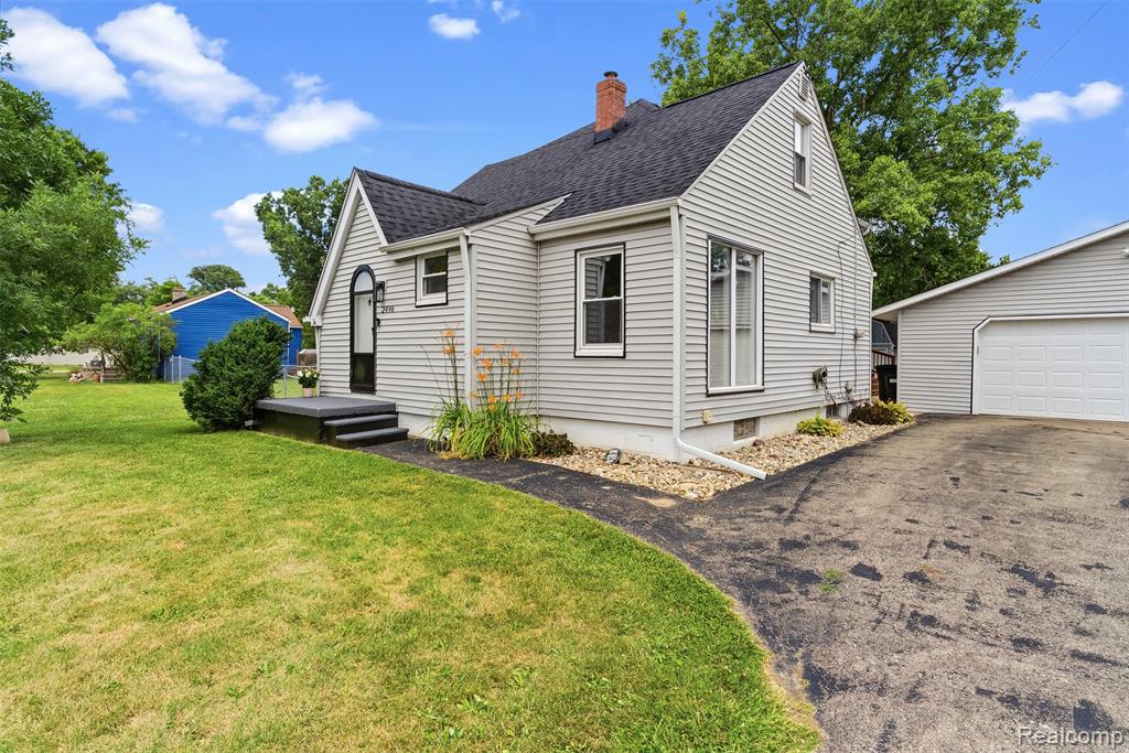 2496 Stockbridge Street, Burton, MI 48509 — Photo 3