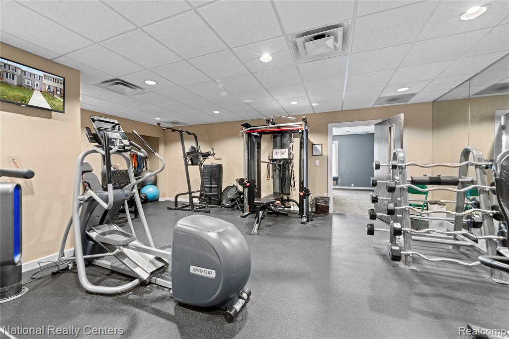 41333 Lagoon Court, Wayne, MI 48167 — Photo 32