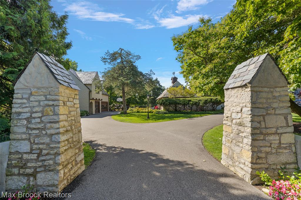 65 Lone Pine Road, Bloomfield Hills, MI 48304 — Photo 42