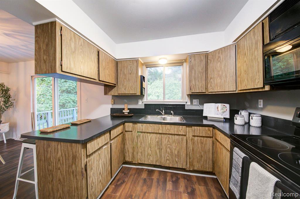 5221 VAN WINKLE Street, Brighton, MI 48116 — Photo 13