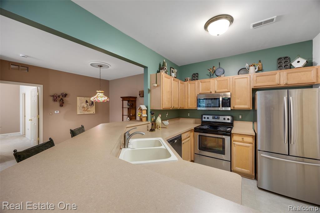 4104 Chesapeake Circle, Walled Lake, MI 48390 — Photo 8