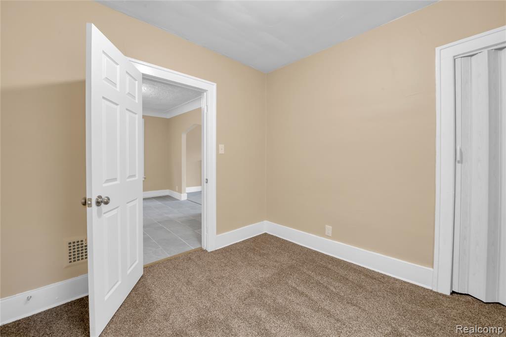 5044 Fairview Street, Detroit, MI 48213 — Photo 10