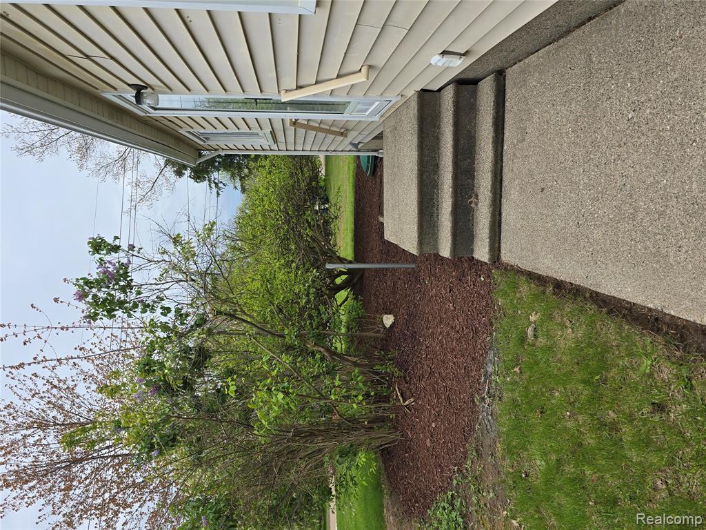 9114 Pontiac Lake Road, White Lake, MI — Photo 31