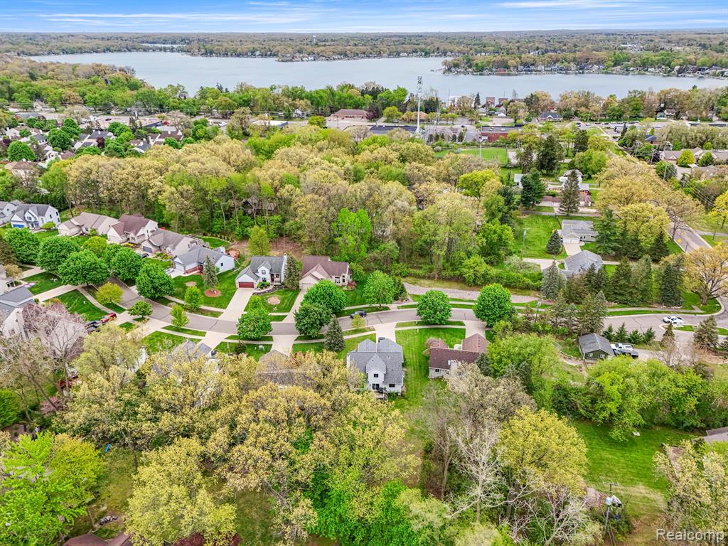 7978 Hoffman Drive, Waterford, MI 48327 — Photo 43