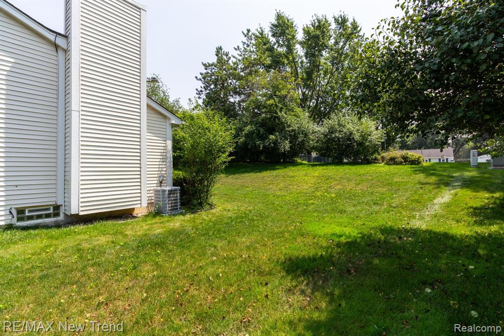 25935 Junction, Novi, MI — Photo 40
