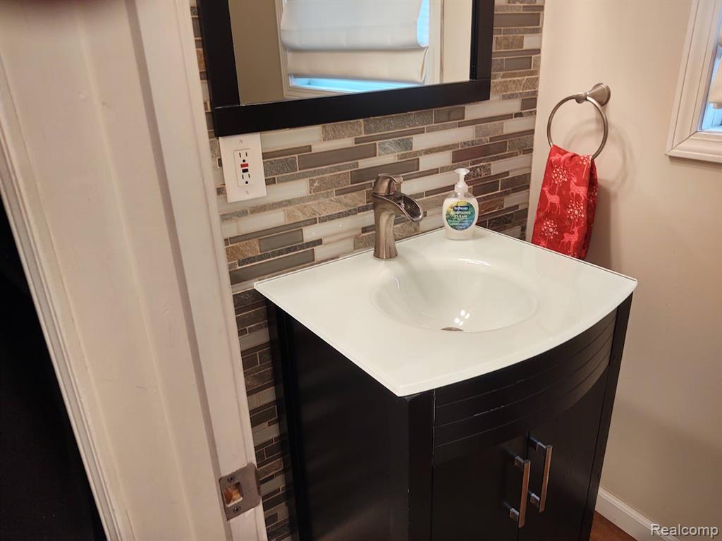 1432 Pond View Court, Wixom, MI 48393 — Photo 20
