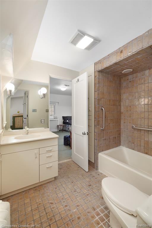 852 Puritan Avenue, Birmingham, MI 48009 — Photo 48