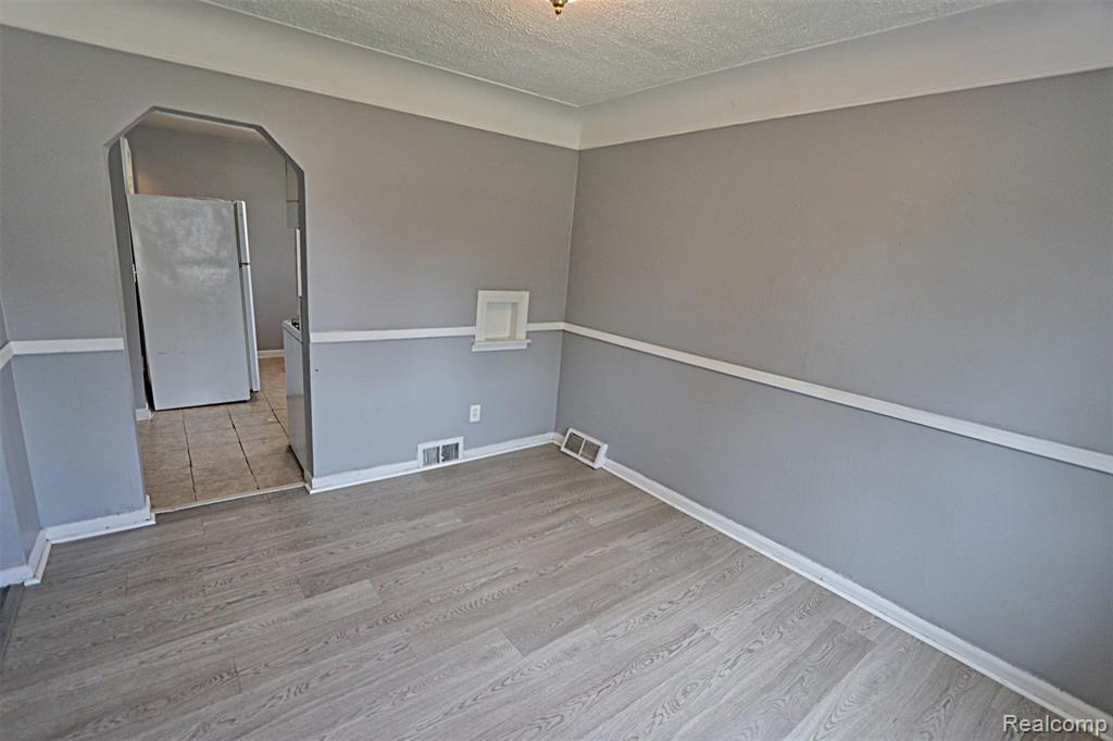 19361 Wakenden, Redford, MI 48240 — Photo 28