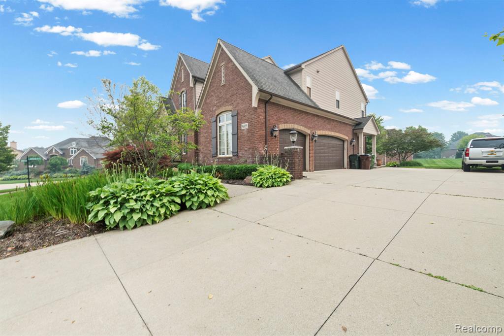 56555 Hartley Drive W, Shelby Twp, MI 48316 — Photo 10
