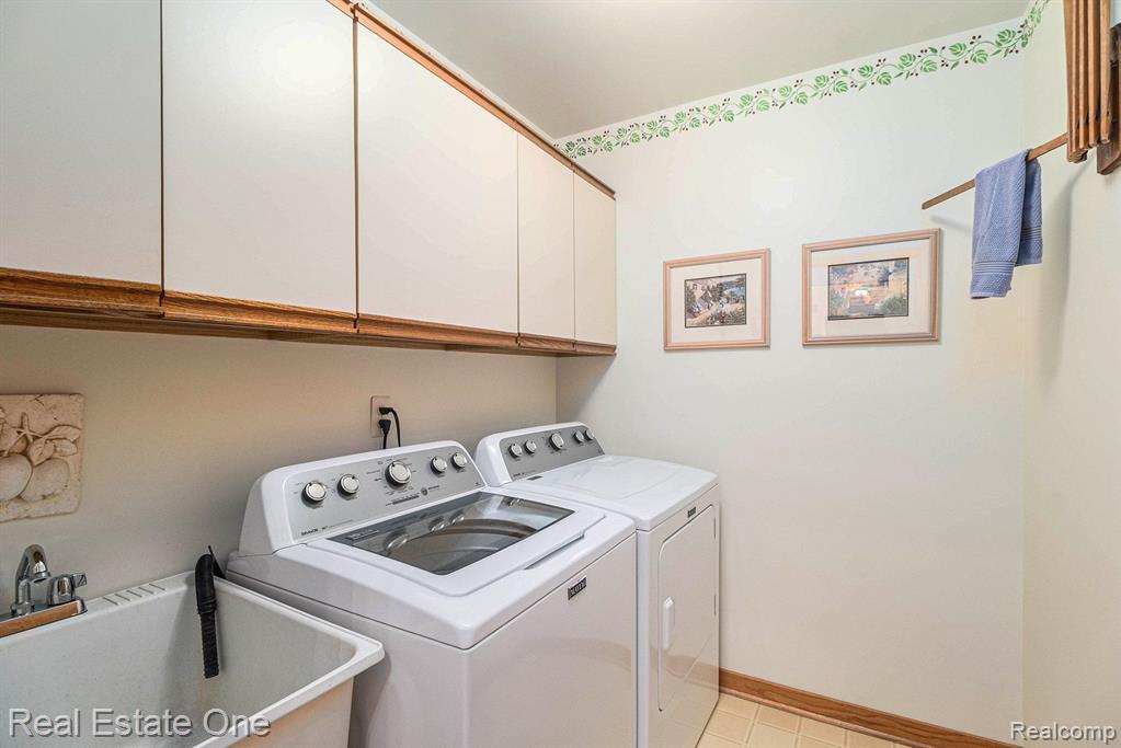 8323 FAWN VALLEY Drive, Clarkston, MI 48348 — Photo 19