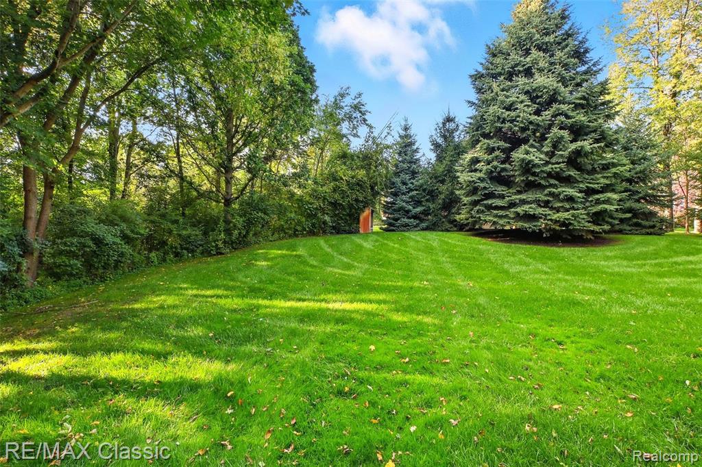 8033 Pine Ridge Court, Northville, MI 48168 — Photo 45