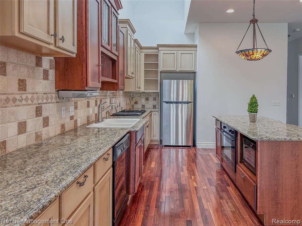 5742 PUTNAM Drive, West Bloomfield, MI 48323 — Photo 22
