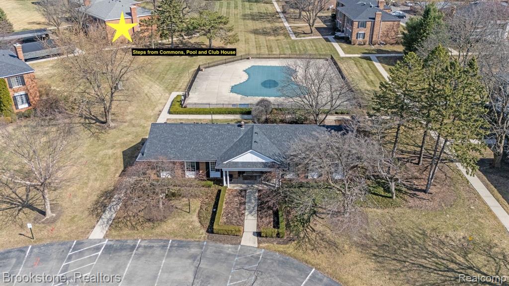 658 E FOX HILLS Drive, Bloomfield Hills, MI 48304 — Photo 33