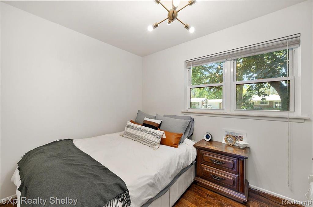 8929 HEADLEY Drive, Sterling Heights, MI 48314 — Photo 16