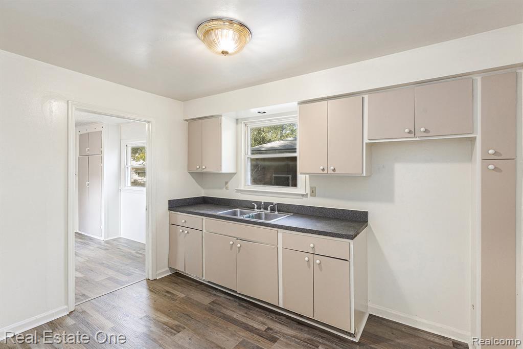 7251 Hudson Avenue, Warren, MI 48091 — Photo 4