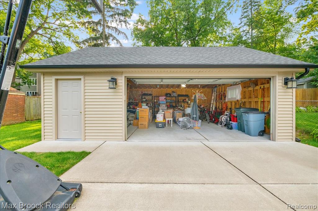 1408 Avondale Street, Sylvan Lake, MI 48320 — Photo 23
