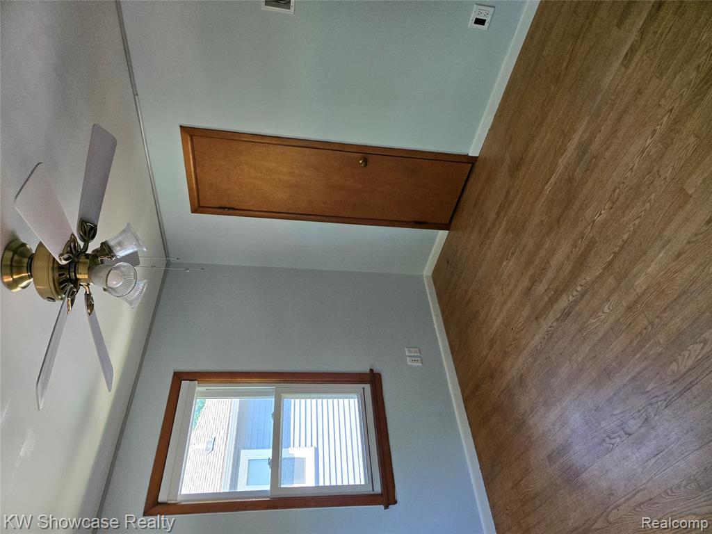 20- Bedroom 2 - 2.jpg