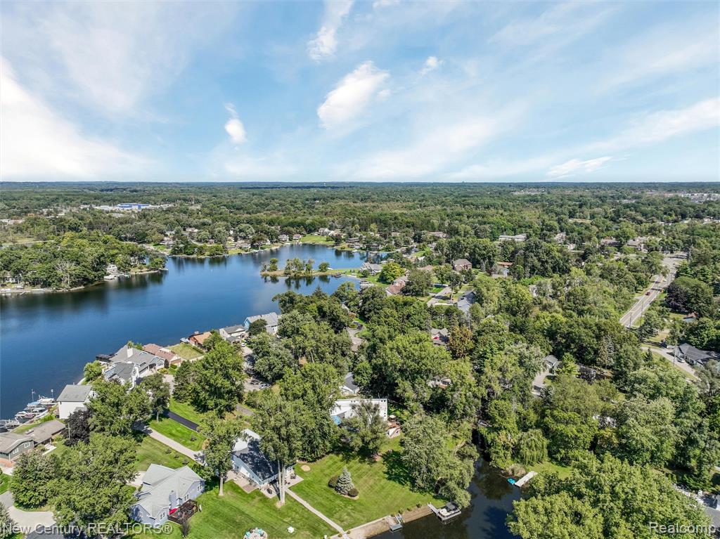 275 Angola Street, Wolverine Lake, MI 48390 — Photo 93