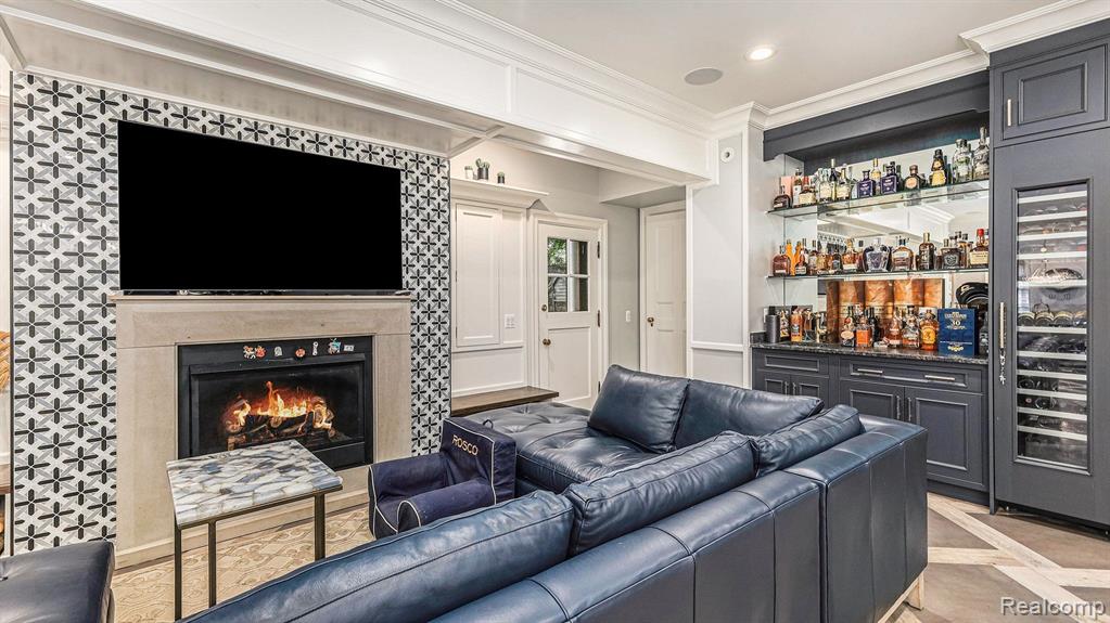 97 TOURAINE Road, Grosse Pointe Farms, MI 48236 — Photo 12
