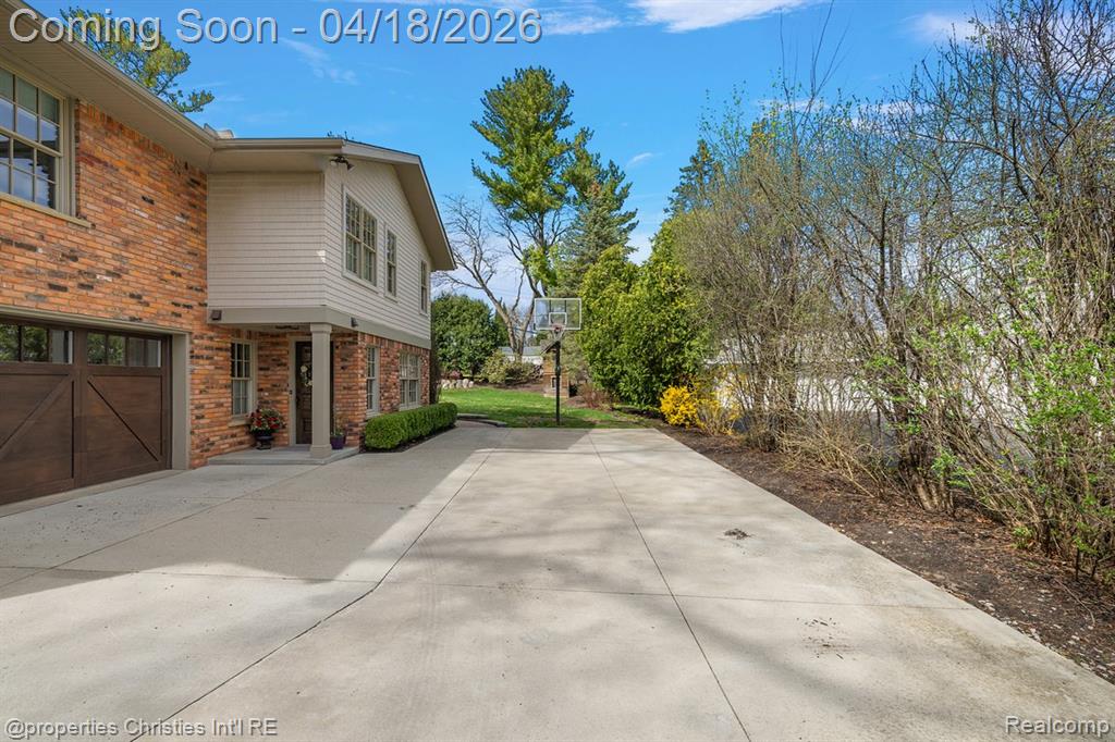3648 Halla Lane, Bloomfield Hills, MI 48301 — Photo 47