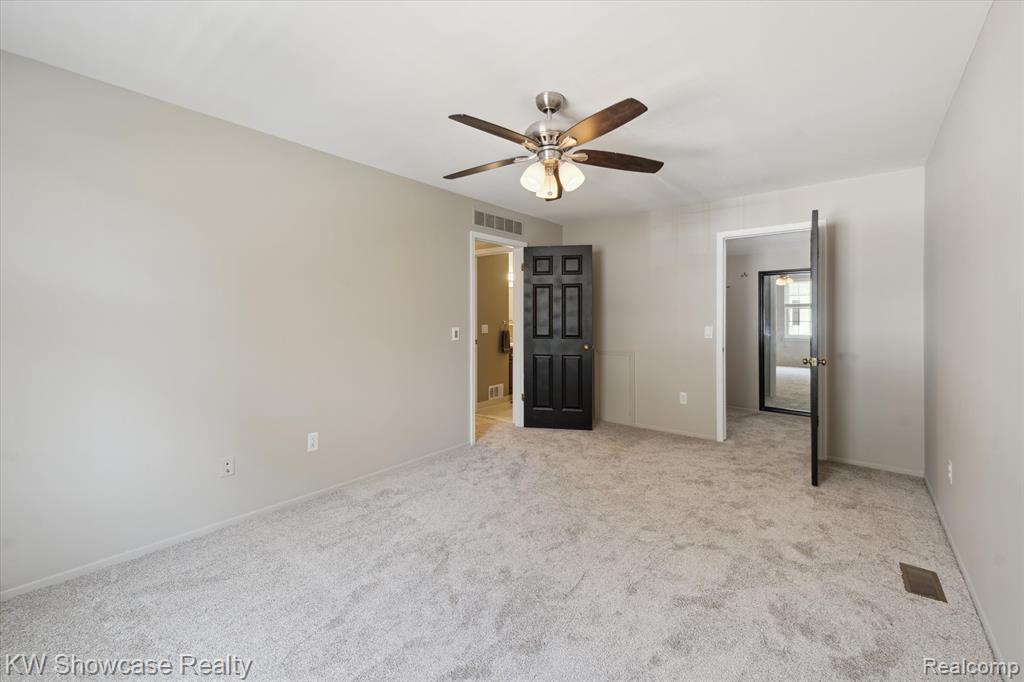 7783 Lake Ridge Drive, Waterford, MI 48327 — Photo 16