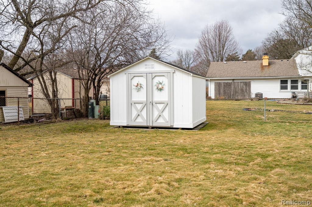 4855 CAROL Drive, Troy, MI 48085 — Photo 39