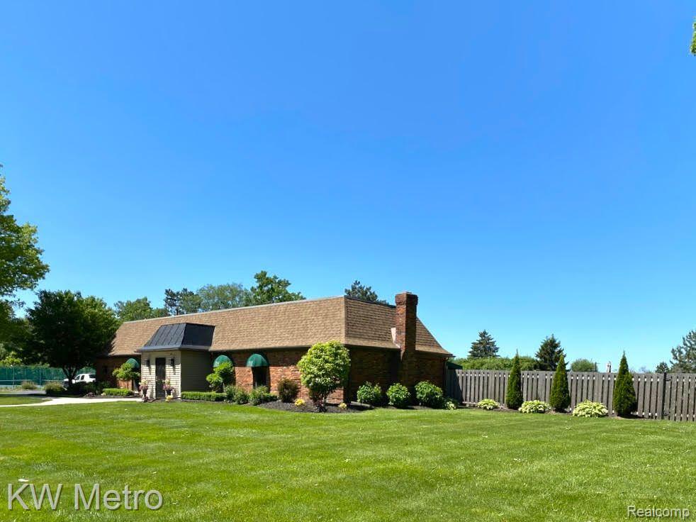 666 E FOX HILLS Drive, Bloomfield Hills, MI 48304 — Photo 31