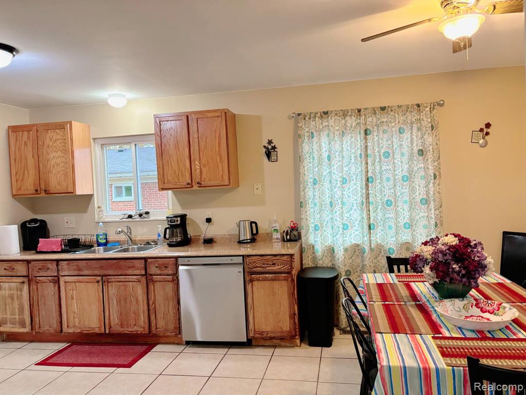 26387 N Alden Street N, Madison Heights, MI 48071 — Photo 11