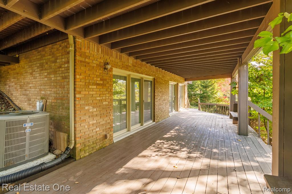 4342 MEADOW Lane, Orchard Lake Village, MI 48323 — Photo 46