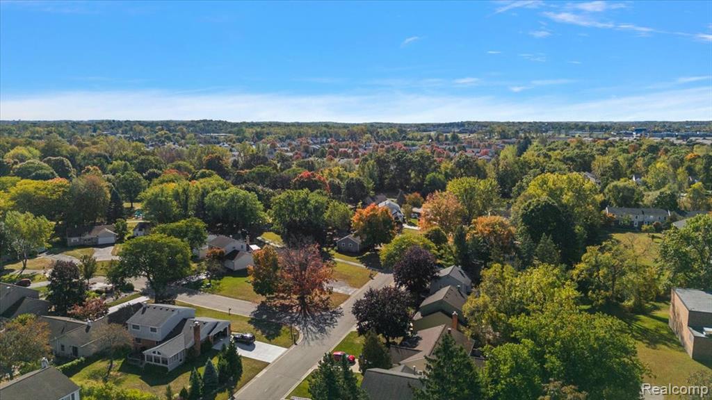 2066 Teaneck Circle, Wixom, MI 48393 — Photo 48
