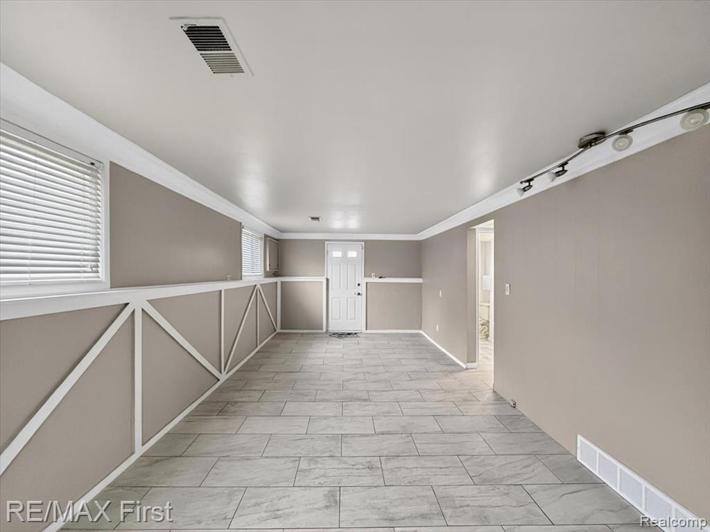 28326 Couzens Avenue, Madison Heights, MI 48071 — Photo 26