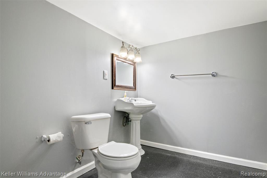 5016 Patrick Road, West Bloomfield, MI — Photo 48