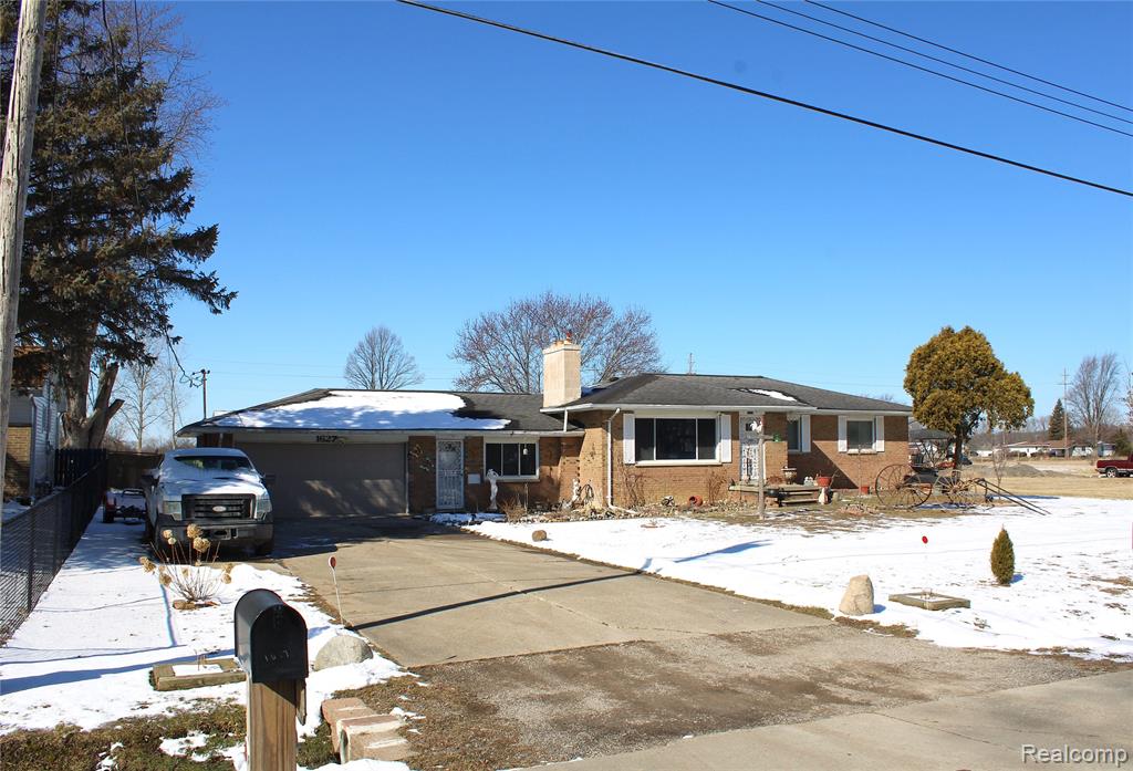 1627 McAlpine Drive, Mount Morris, MI 48458 — front exterior