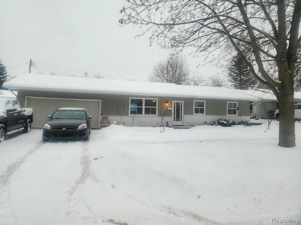 534 Mark Drive, Flushing, MI 48433 — front exterior