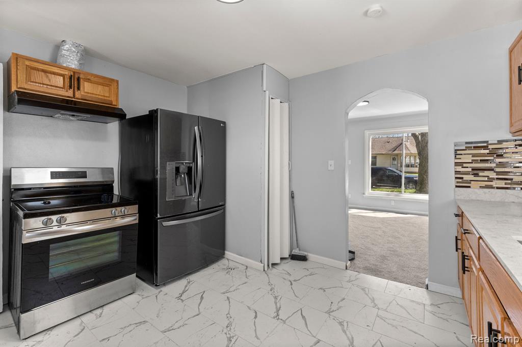 4924 ZIEGLER Street, Dearborn Heights, MI 48125 — Photo 11