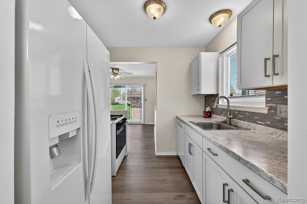 23712 Cedar Ridge Drive, Romulus, MI 48174 — Photo 14