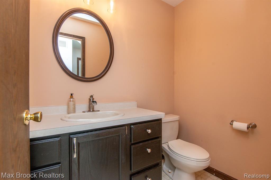 54320 BELCREST Drive, Milford, MI 48381 — Photo 27