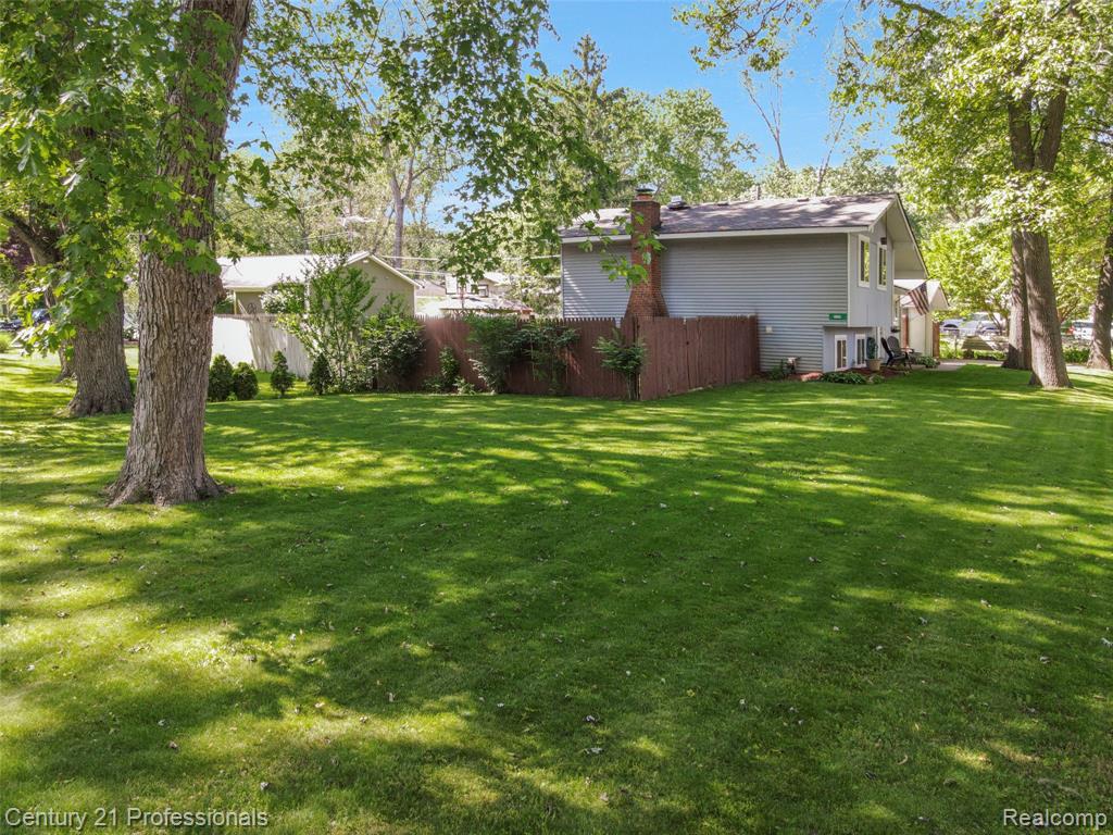 9664 Listeria Street, Commerce Twp, MI 48382 — Photo 24