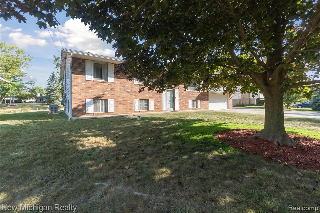4272 Owen Road, Fenton, MI 48430 — Photo 2