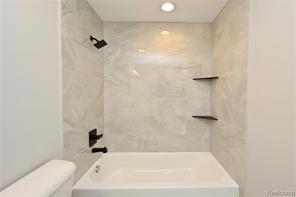 486 Green Hill Lane, Lake Orion, MI — Photo 31
