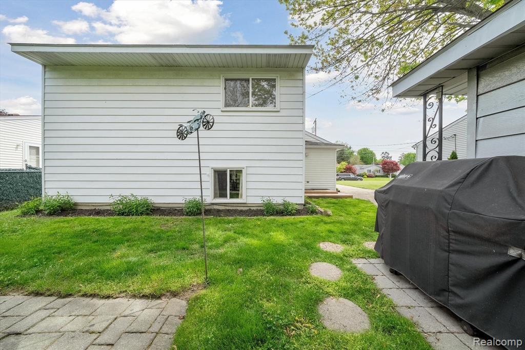 6091 COTTER Avenue, Sterling Heights, MI 48314 — Photo 32