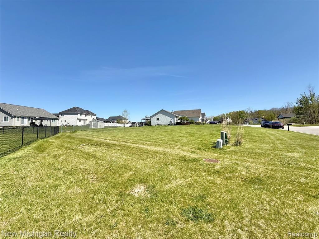 8205 Peninsula Circle, Grand Blanc, MI 48439 — Photo 5