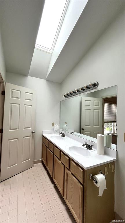 4797 CARRINGTON Drive, Rochester Hills, MI 48306 — Photo 21