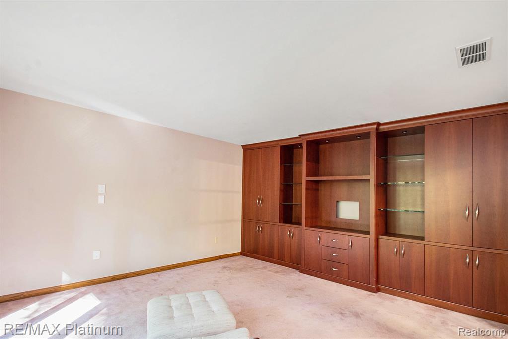 4352 Fenton Road, Hartland, MI 48353 — Photo 9