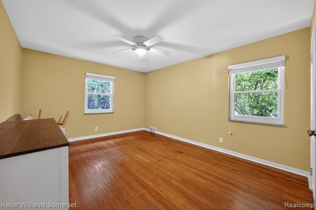 1681 Oxford Road, Grosse Pointe Woods, MI 48236 — Photo 12