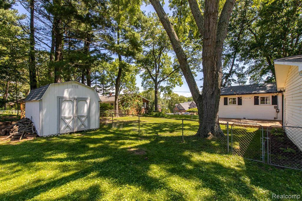 7709 Shelley Drive, Clarkston, MI 48348 — Photo 59